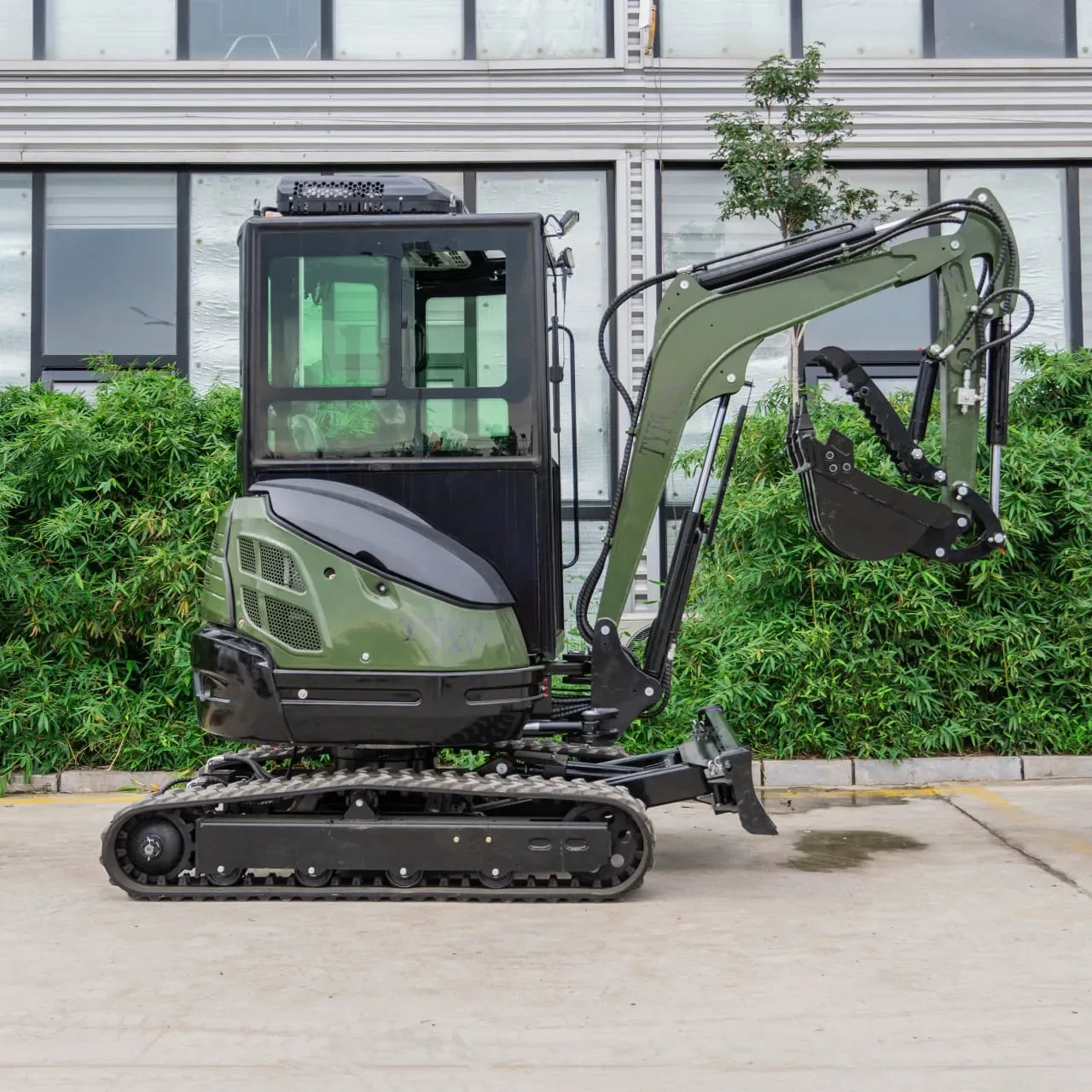 Typhon Terror XXV Prestige Diesel Mini Excavator, 2.7 Ton, AC/Heated Cab, 25.1 HP Kubota D1105